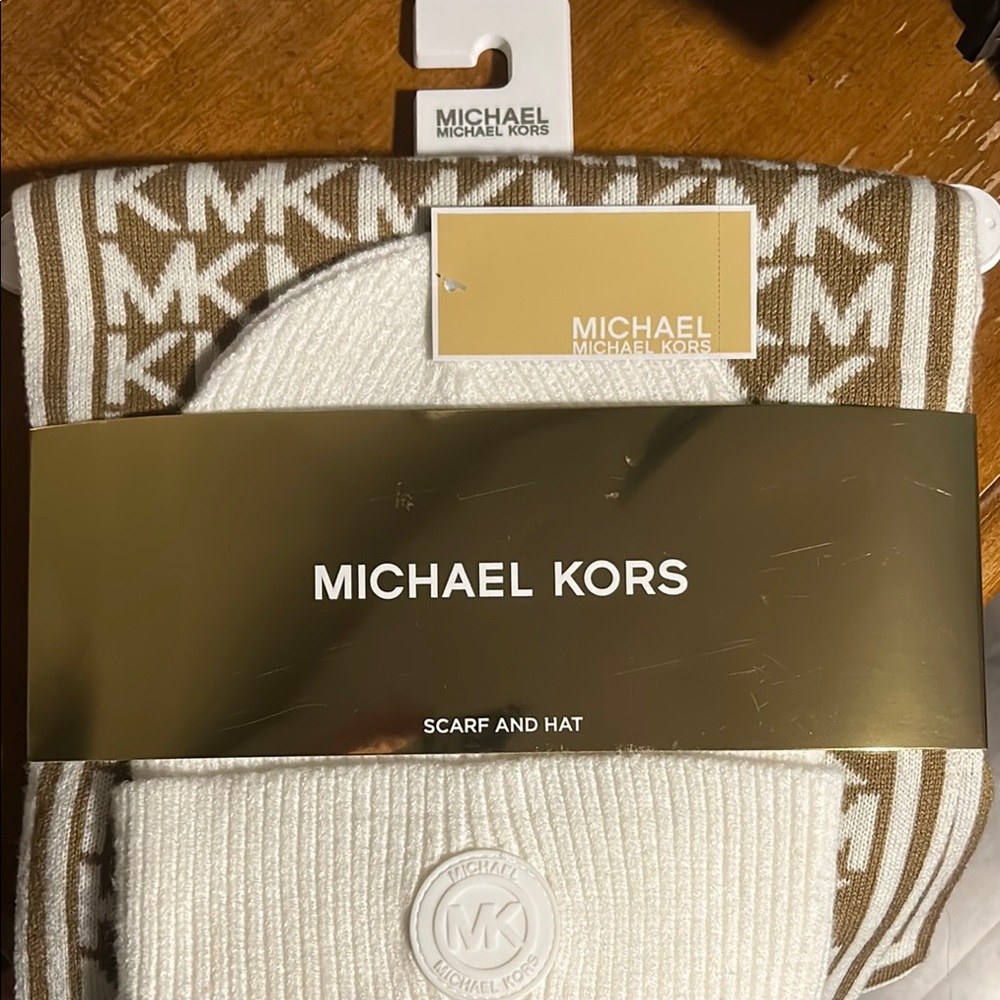 Michael Kors Cream and Tan Scarf and Hat Set